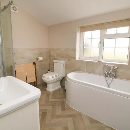 2 Crosslands Дом отдыха *